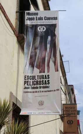 Estandarte-9.8.11-México-DF,-Museo-José-Luis-Cuevas,-Expo-Esculturas-Peligrosas-